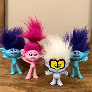 Dreamworks Trolls 4 Pack Action Figure Set - Pink, Blue, White 2019